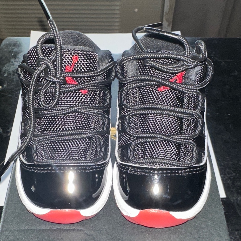 Jordan Toddler Black and Red Retro 11 Low Sneakers